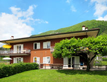 Villa Laura: Ruim vrijstaand verblijf voor 12 aan het Lago d'Idro - thumbnail 1
