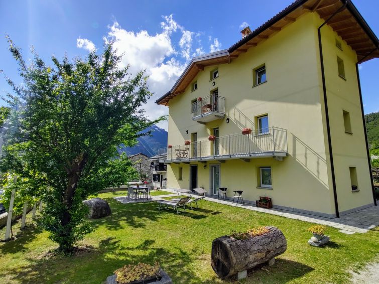 Bergzicht en rust in appartement Gruf aan Lago di Mezzola in Lago di Mezzola