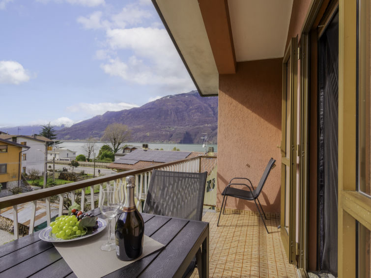 Meerzicht en rust in Casa Lara, appartement aan het strand in Lago di Mezzola