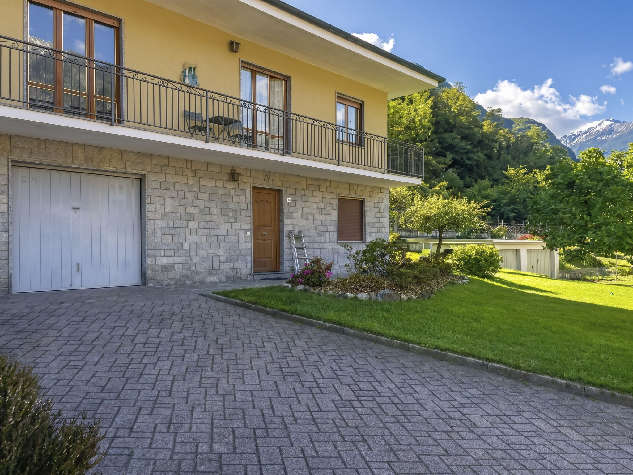 Family Home - Buiten