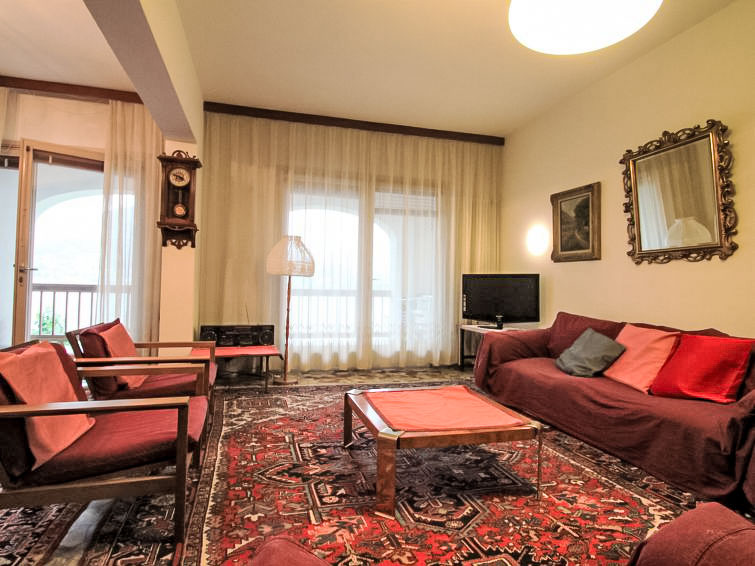 APARTMENT LUNGOLAGO