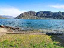 Flat Olli aan het Meer van Lugano – 20 meter van het water in Porto Ceresio - thumbnail 4