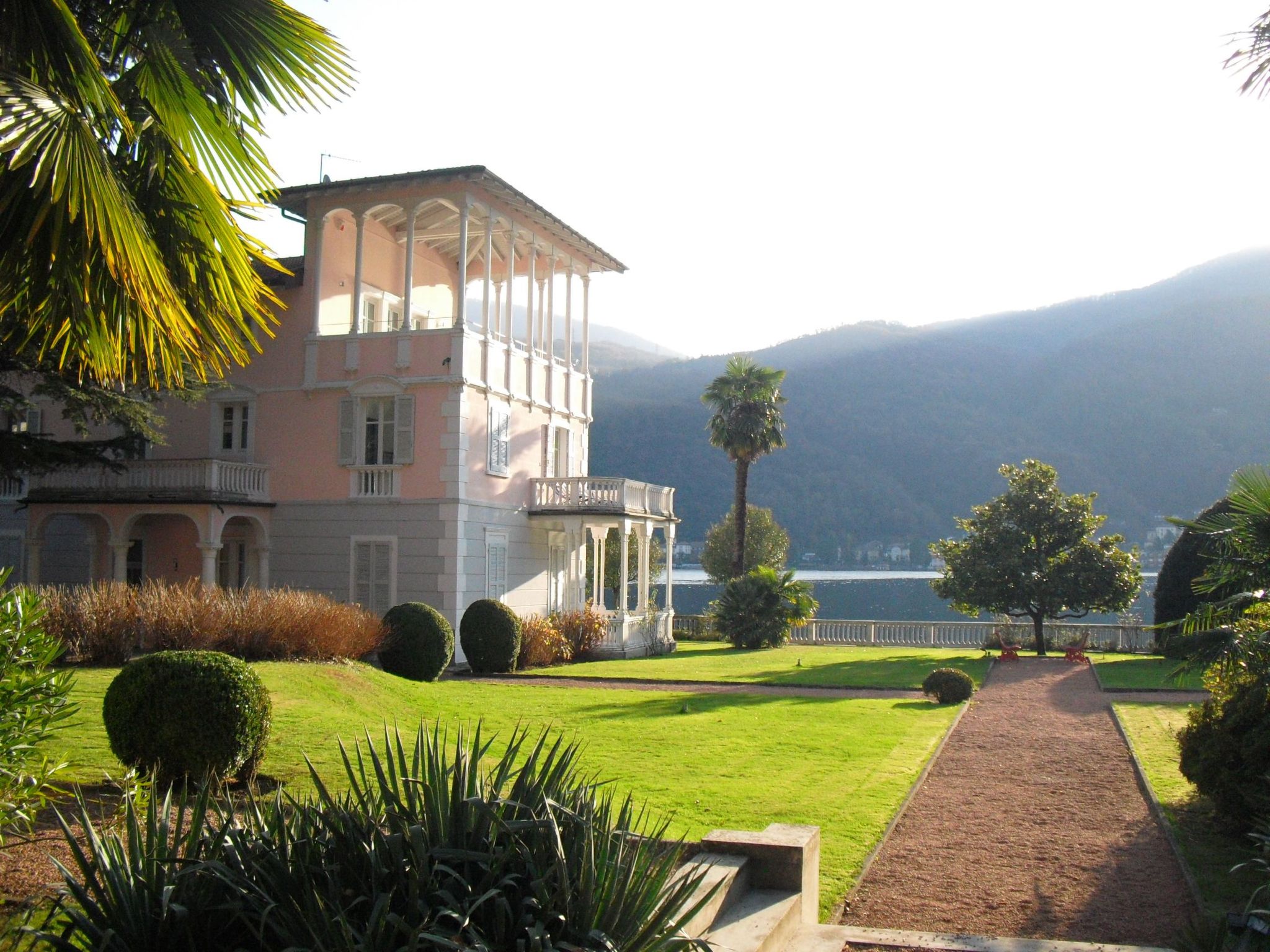 Chalet am See in Porto Ceresio-Binnen