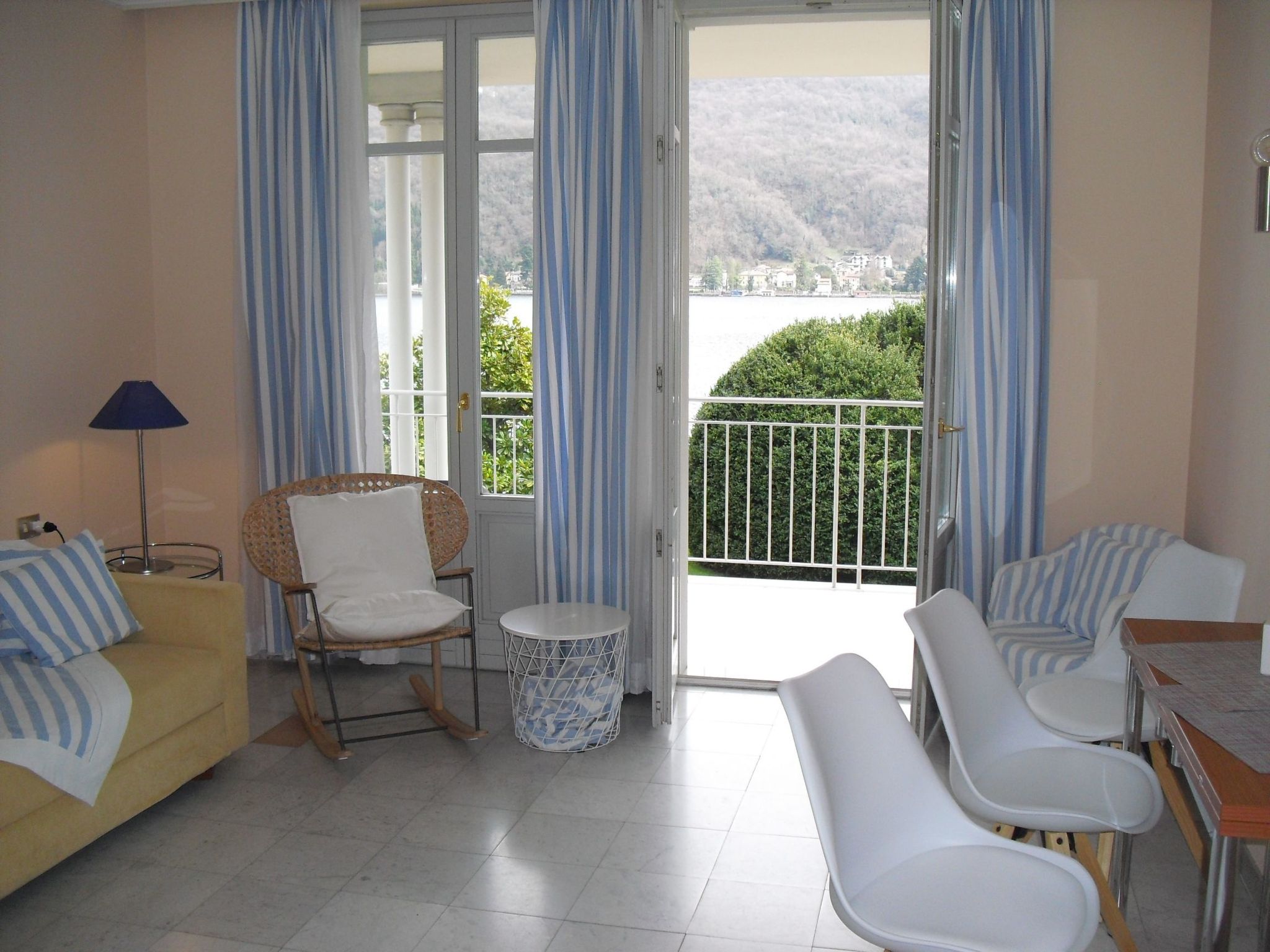 Chalet am See in Porto Ceresio-Binnen