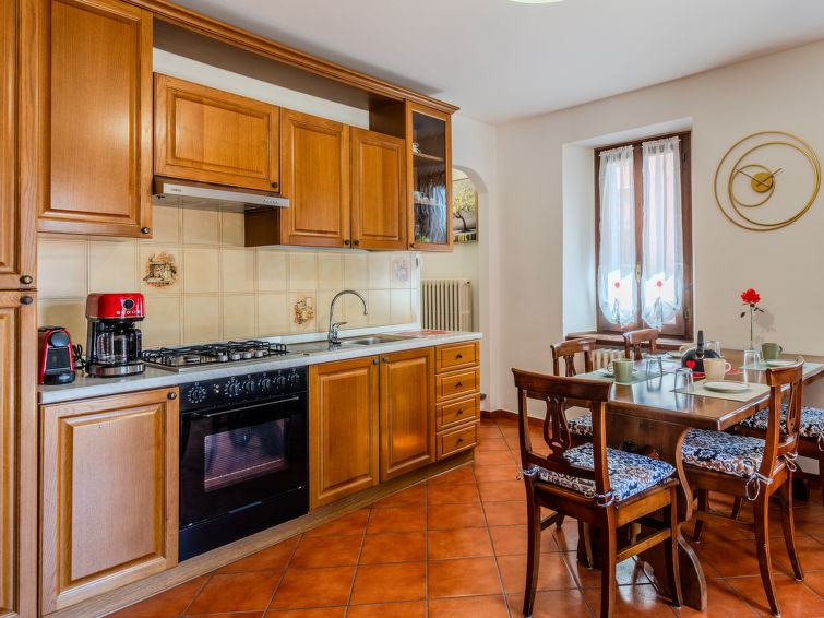 Ferienhaus mit umzäuntem Garten in Carlazzo (Italien) und 1 Hund erlaubt