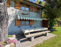 Rustieke chalet Merlo: vrijstaand met tuin, uitzicht en open haard bij Porlezza - thumbnail 3