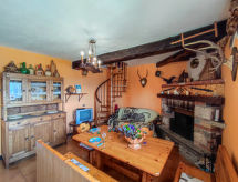 Rustieke chalet Merlo: vrijstaand met tuin, uitzicht en open haard bij Porlezza - thumbnail 6