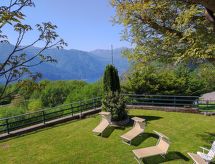 Rustieke chalet Merlo: vrijstaand met tuin, uitzicht en open haard bij Porlezza - thumbnail 2