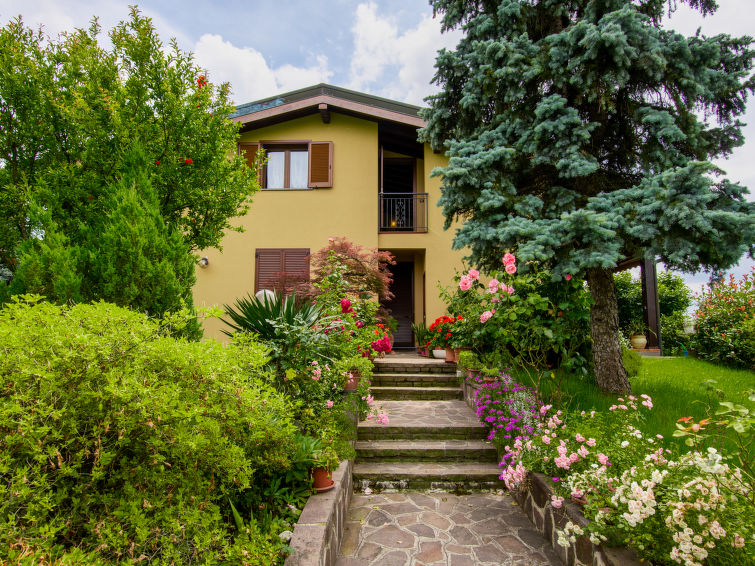 Search and Stay destination Lucino, Lombardia - Italy from AU$ 372. Azalea