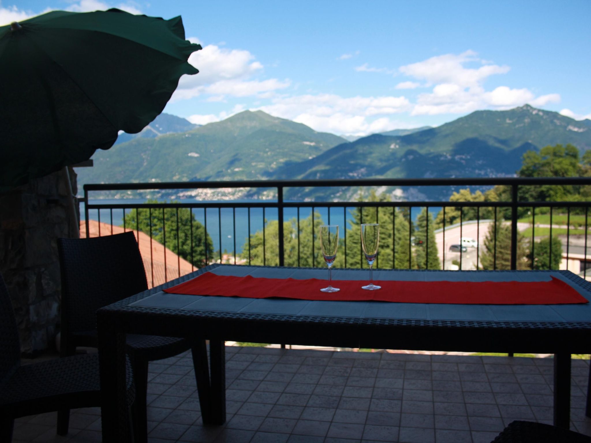 Mit Gemeinschaftspool-Binnen