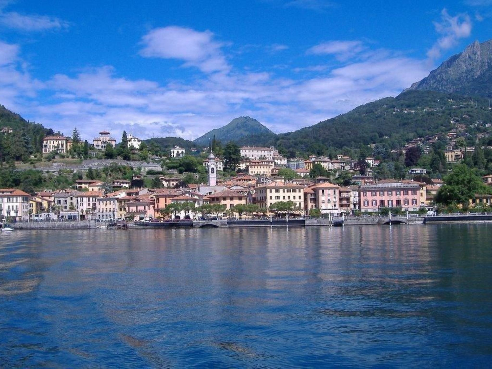 Mit Gemeinschaftspool-Binnen