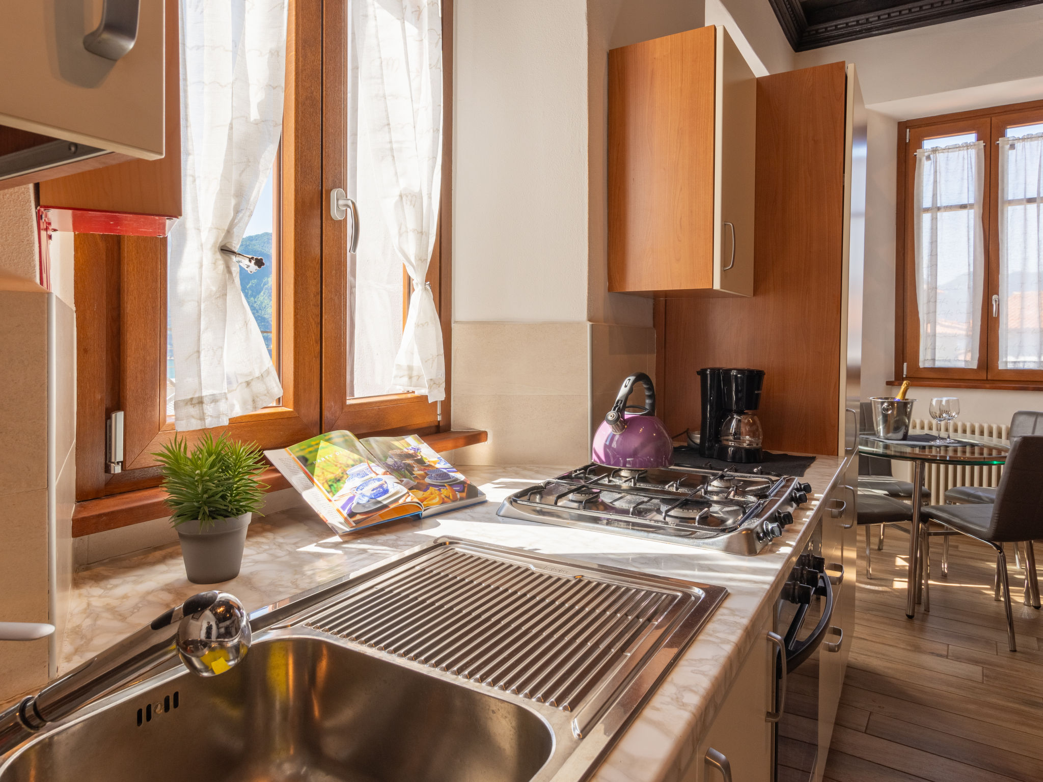 Appartement Apartment Vista Brentano – Cuisine et coin repas, photo 11 sur 61