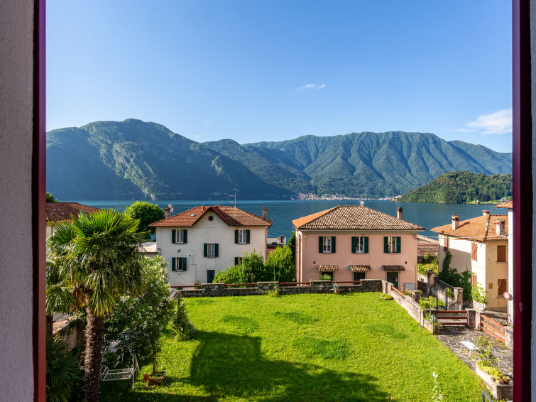 Aan het strand: ruim appartement met meerzicht in Tremezzina in Tremezzina