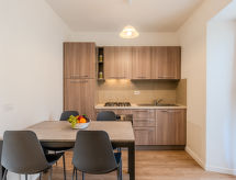 Op 1,3 km van het strand: appartement met meer- en bergzicht in San Siro - thumbnail 3