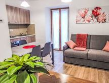 Op 1,3 km van het strand: appartement met meer- en bergzicht in San Siro - thumbnail 6