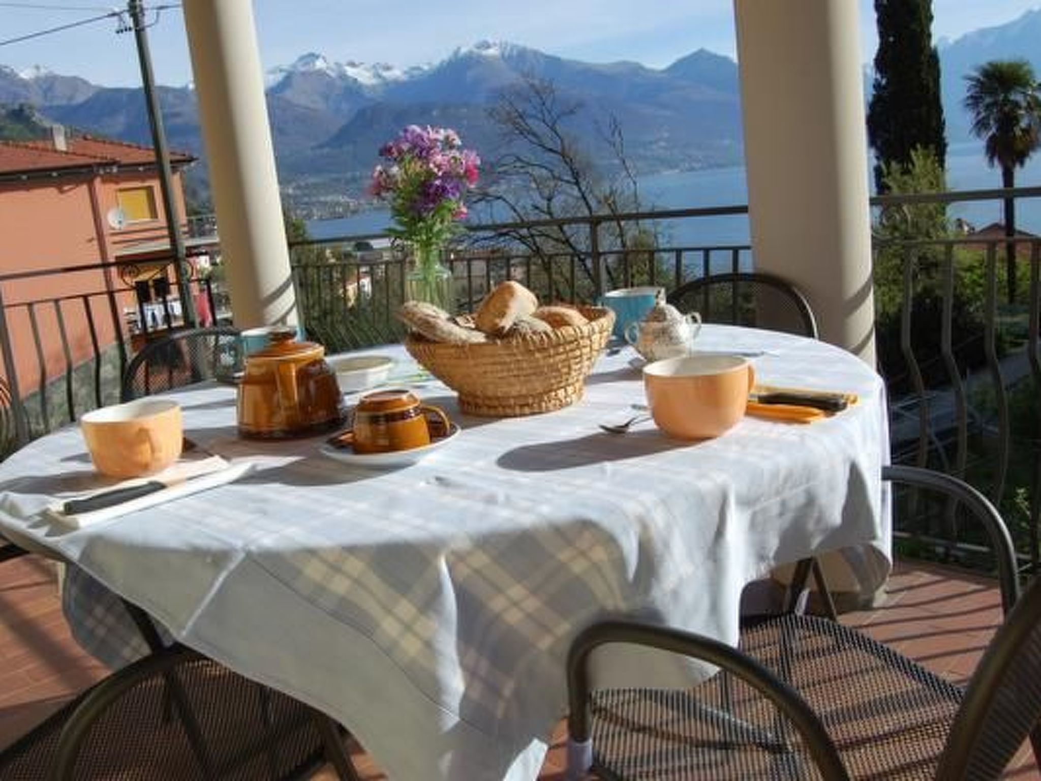 Wohnung Annetta mit Sicht auf See und Berge-Inside