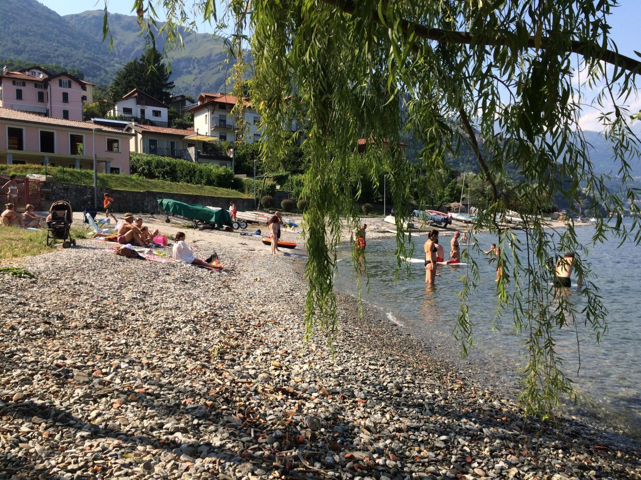 Wohnung Annetta mit Sicht auf See und Berge-Inside
