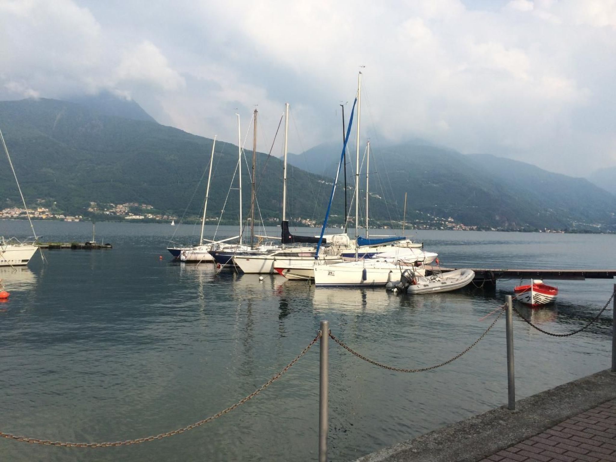 Wohnung Annetta mit Sicht auf See und Berge-Inside