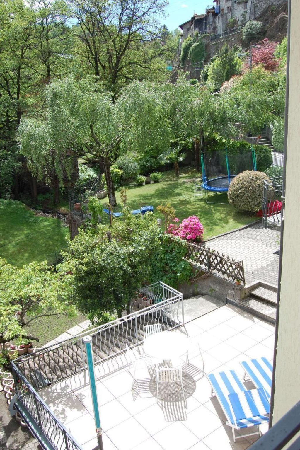 Wohnung Annetta mit Sicht auf See und Berge-Inside