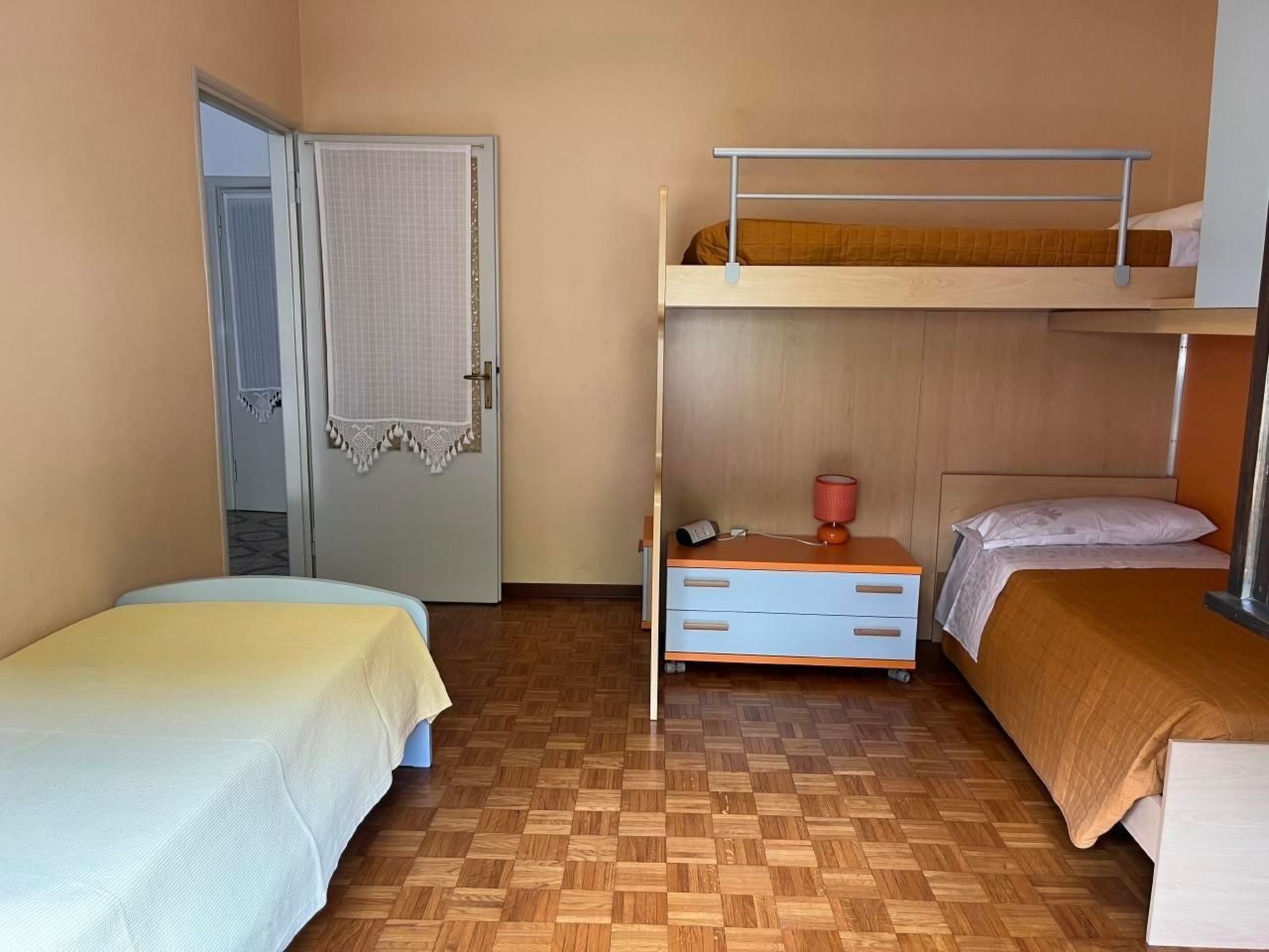 Wohnung Annetta mit Sicht auf See und Berge-Inside