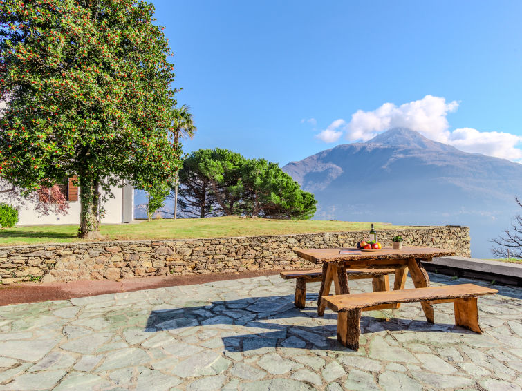 Casa di Sasso: Vakantiehuis nabij centrum in Pianello Lario in Pianello Lario