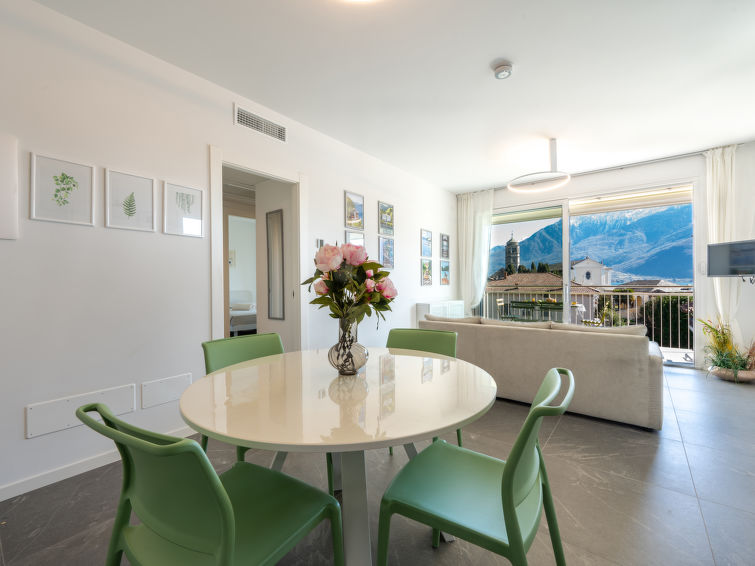 Op 650 m van het strand: Modern appartement in Gravedona met meerzicht in Gravedona