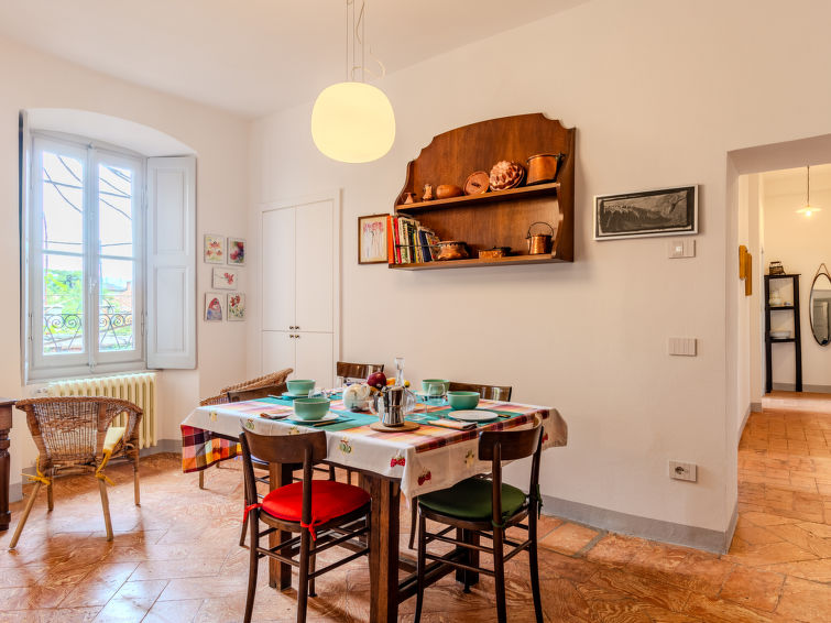 Appartement met open haard aan het strand in Gravedona in Gravedona