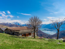 Baita Santina: Authentieke alpenhut met panoramisch uitzicht boven Comomeer - thumbnail 1