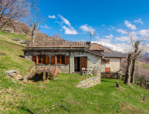 Baita Santina: Authentieke alpenhut met panoramisch uitzicht boven Comomeer - thumbnail 3