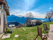 Baita Santina: Authentieke alpenhut met panoramisch uitzicht boven Comomeer - thumbnail 2