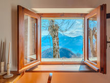 Baita Santina: Authentieke alpenhut met panoramisch uitzicht boven Comomeer - thumbnail 5