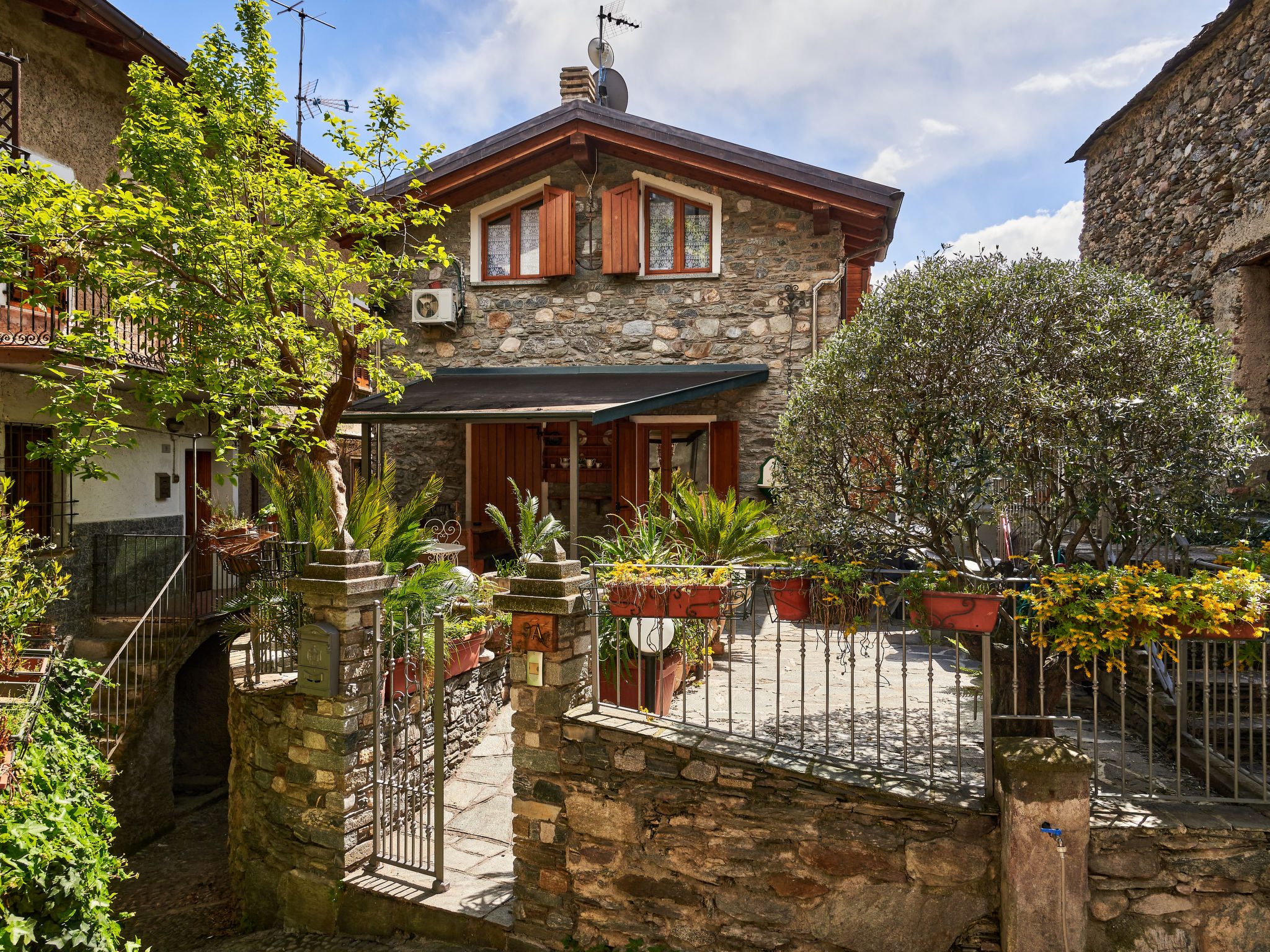 Lady Accommodation in Domaso