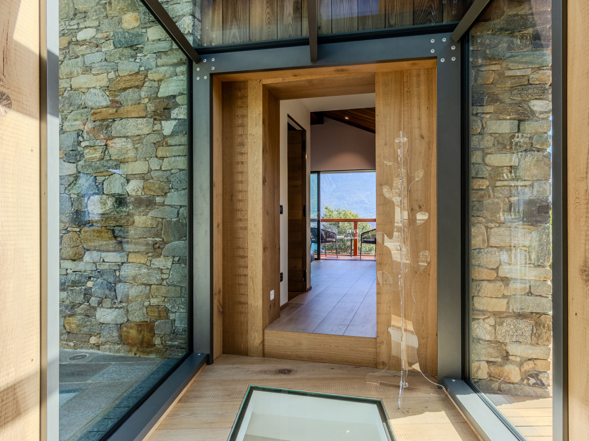 Woodhouse Domaso-Outside