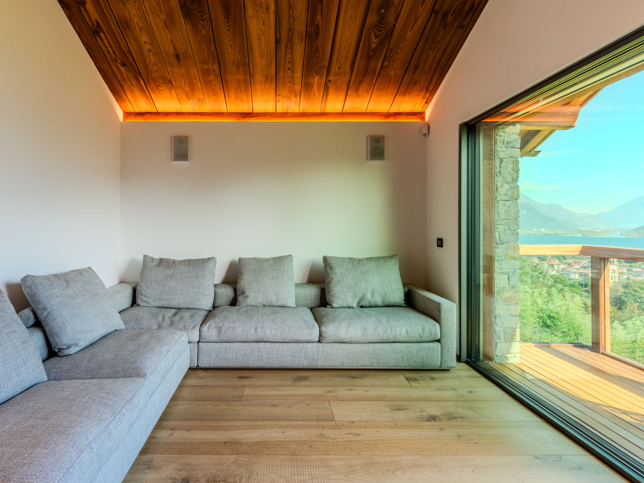 Woodhouse Domaso-Inside