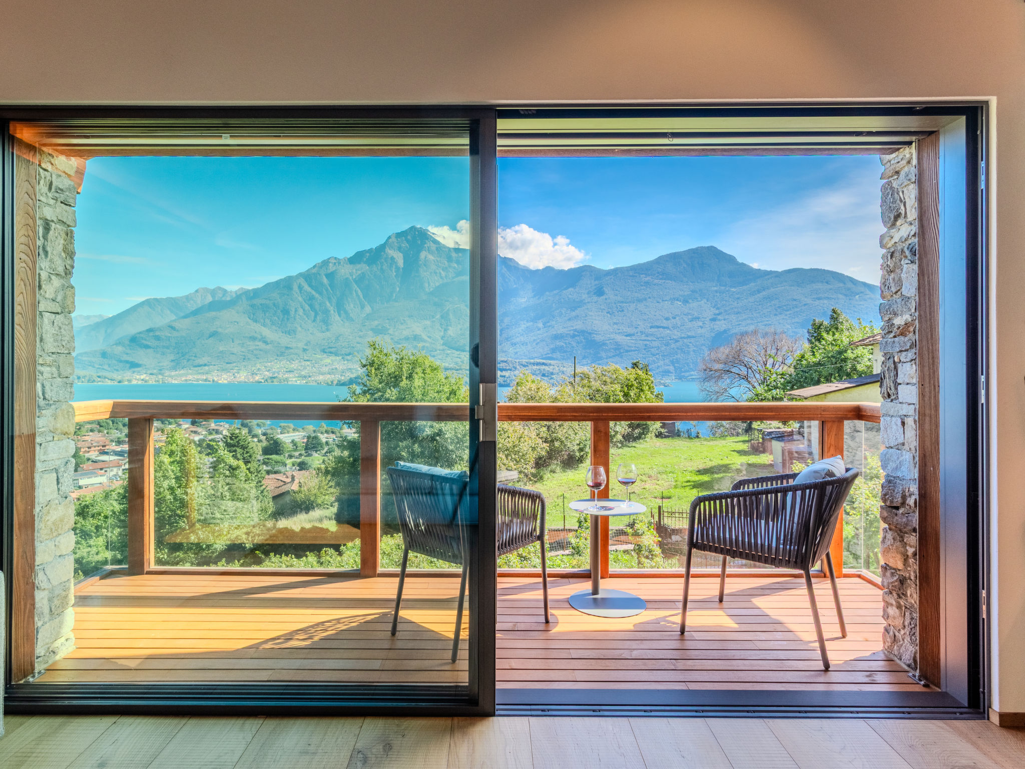 Woodhouse Domaso-Outside