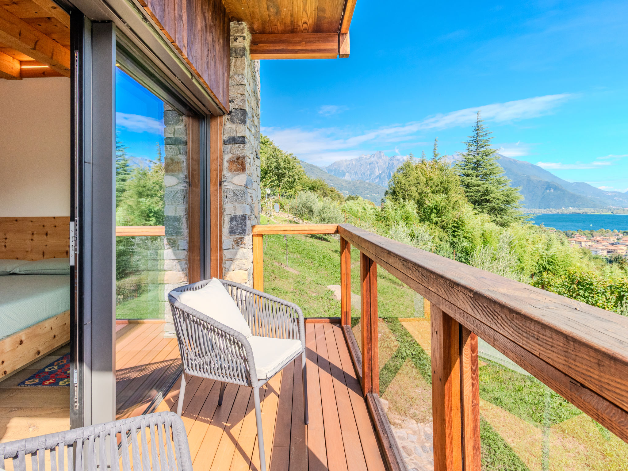 Woodhouse Domaso-Outside