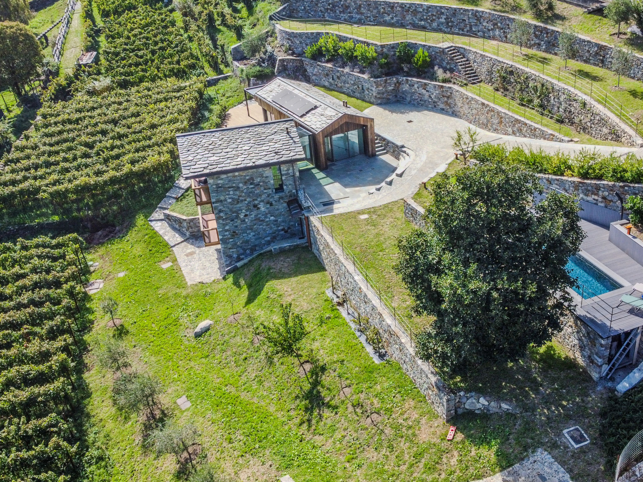 Woodhouse Domaso-Outside