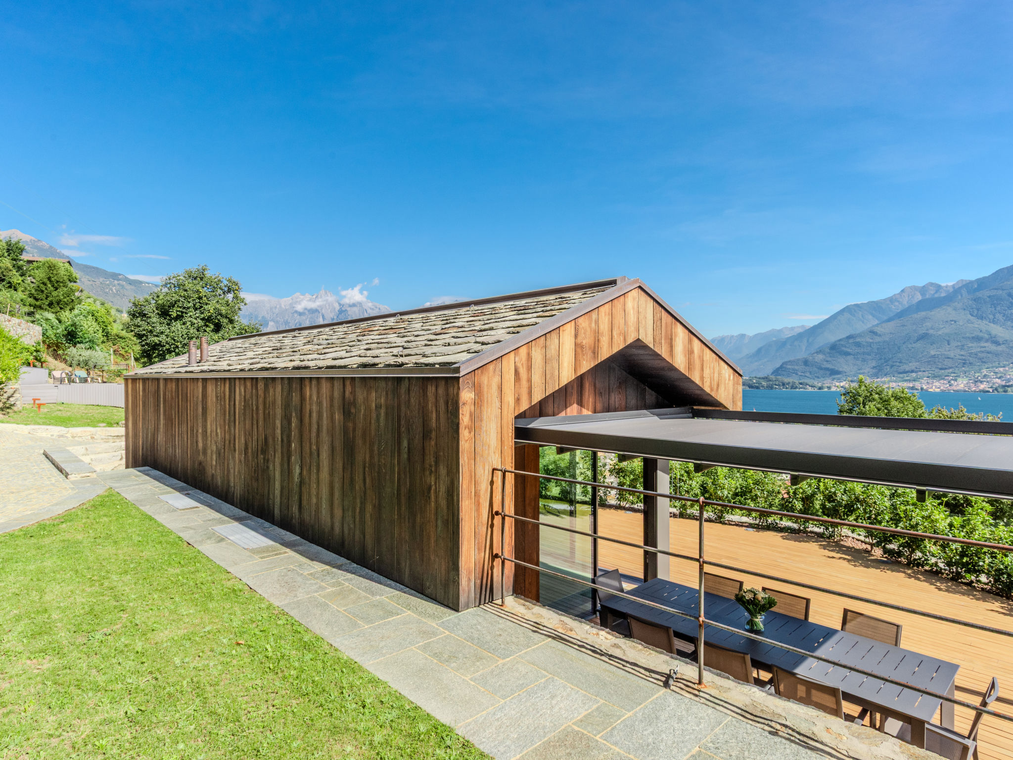 Woodhouse Domaso-Outside