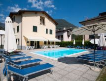 Angenehme Wohnung mit Garten und Pool