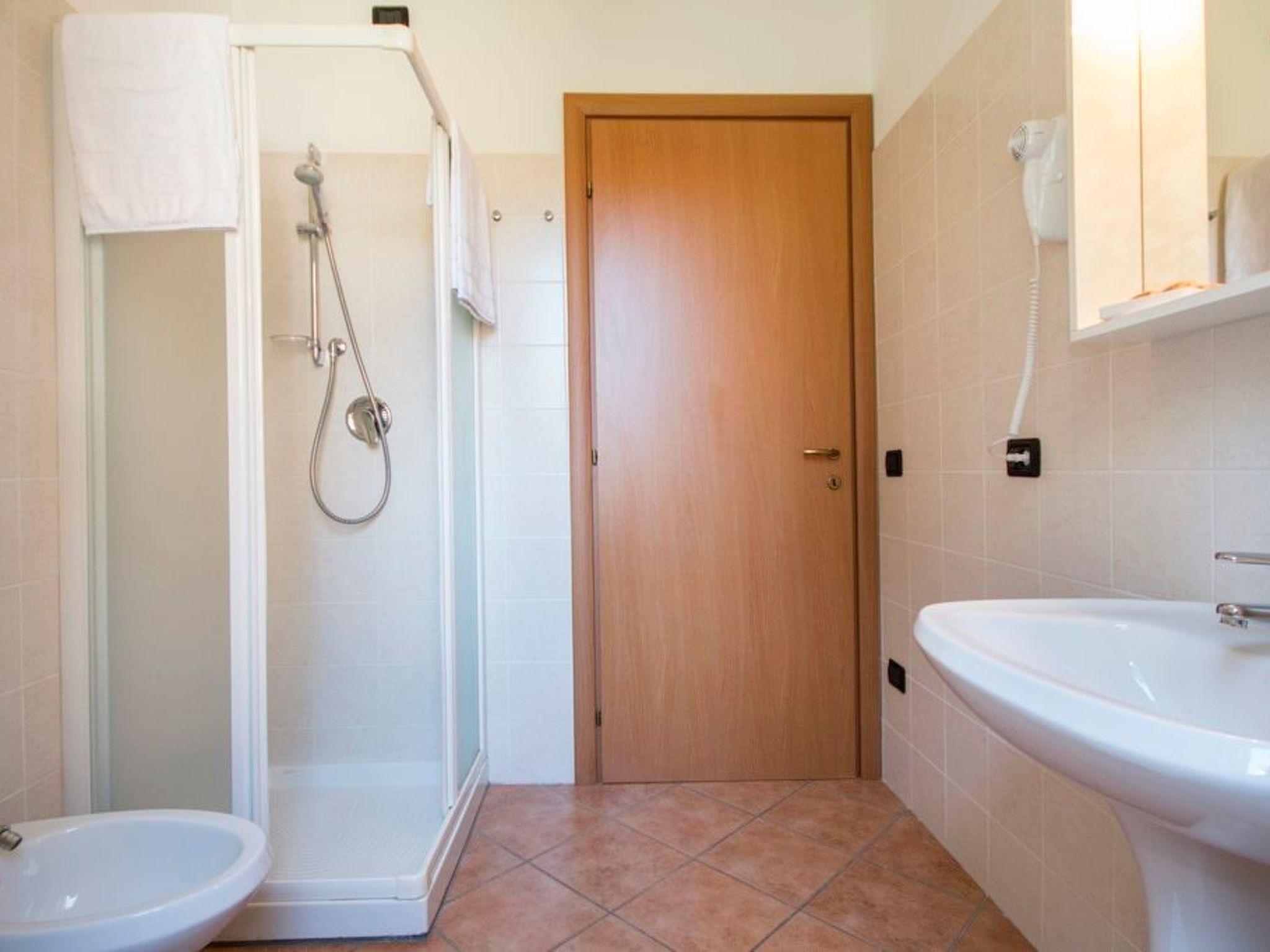 Angenehme Wohnung mit Garten und Pool-Binnen