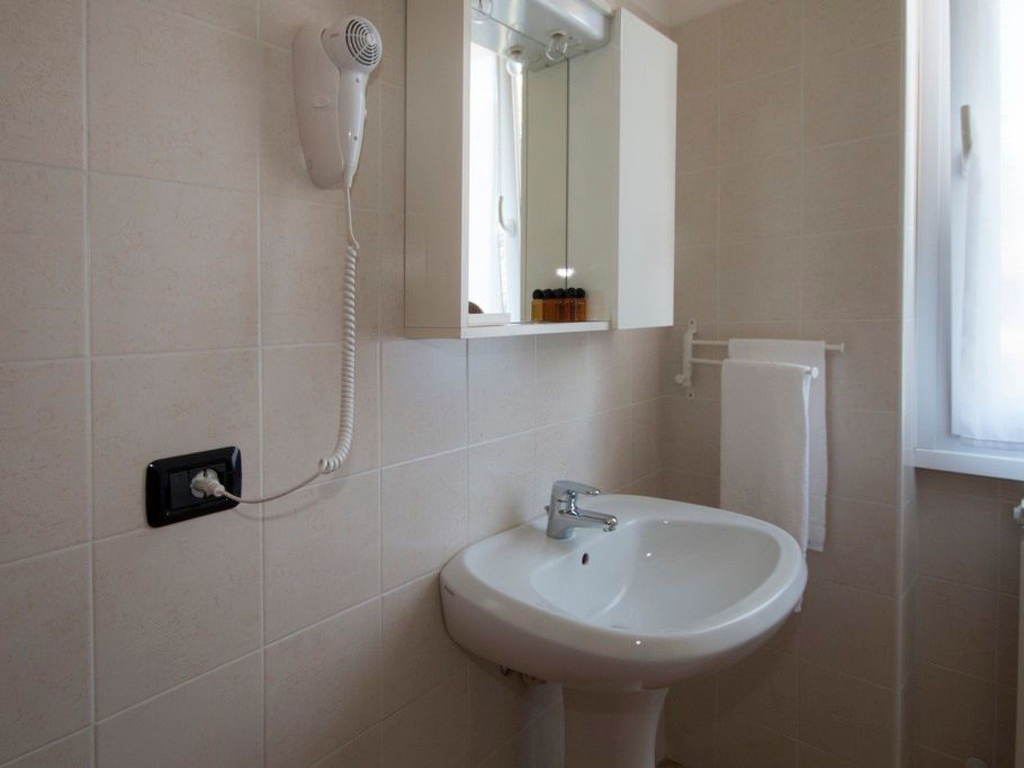 Angenehme Wohnung mit Garten und Pool-Binnen