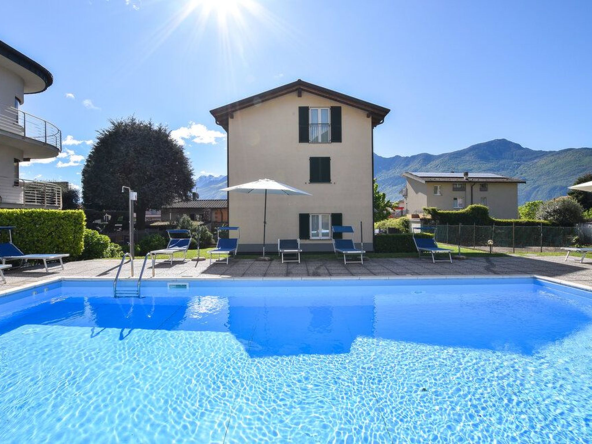 Angenehme Wohnung mit Garten und Pool-Binnen