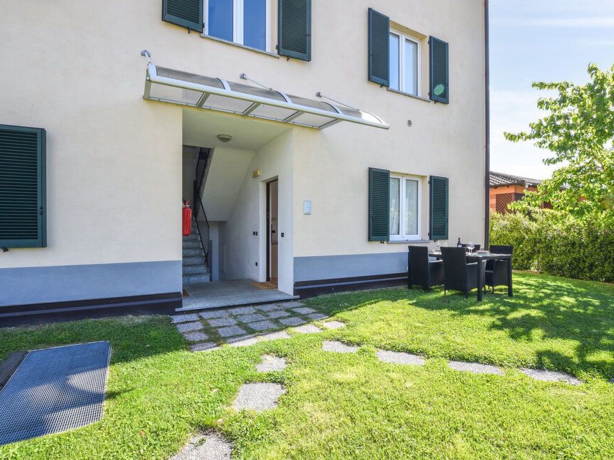 Angenehme Wohnung mit Garten und Pool-Binnen