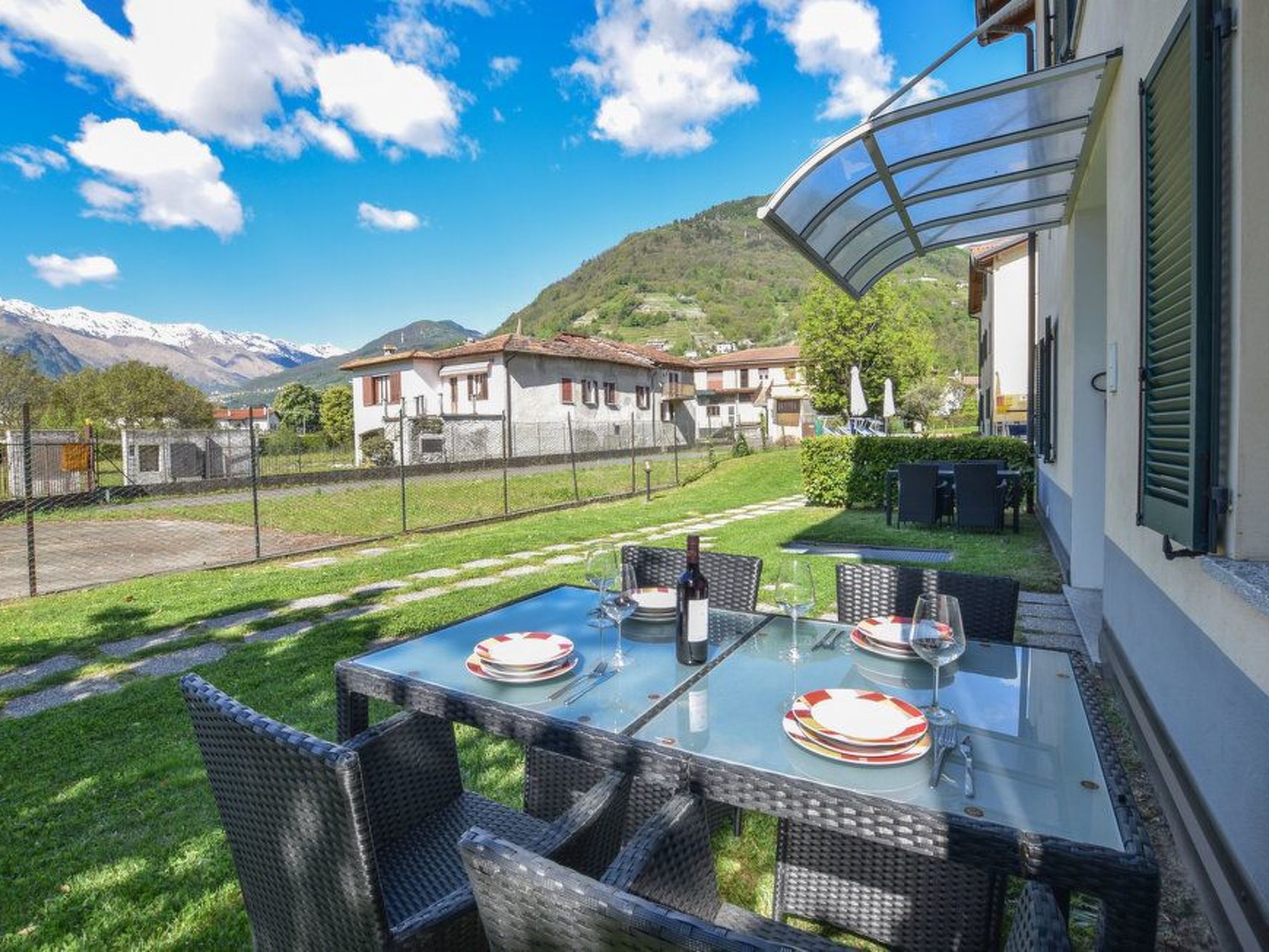 Angenehme Wohnung mit Garten und Pool-Binnen