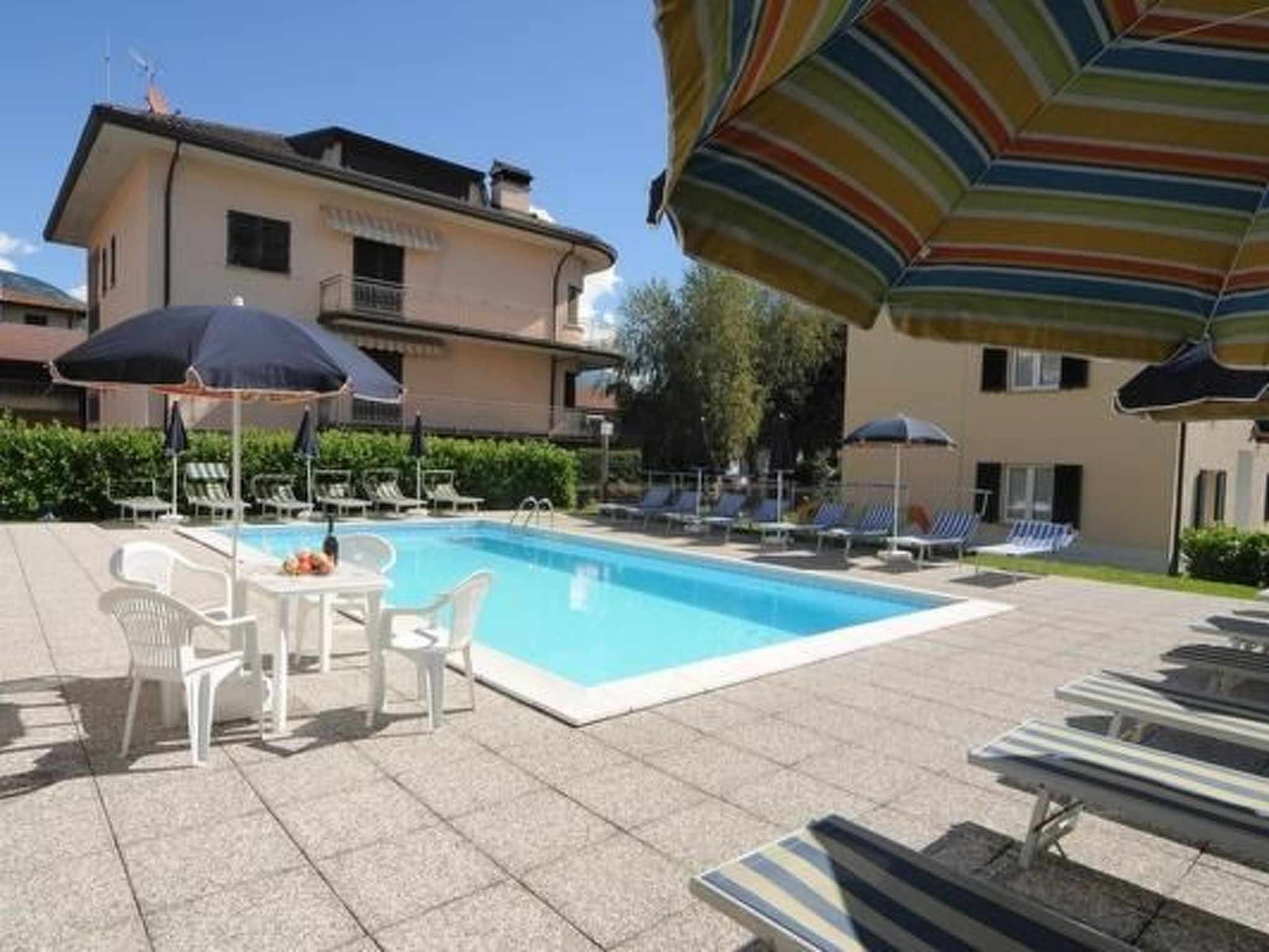 Angenehme Wohnung mit Garten und Pool-Binnen