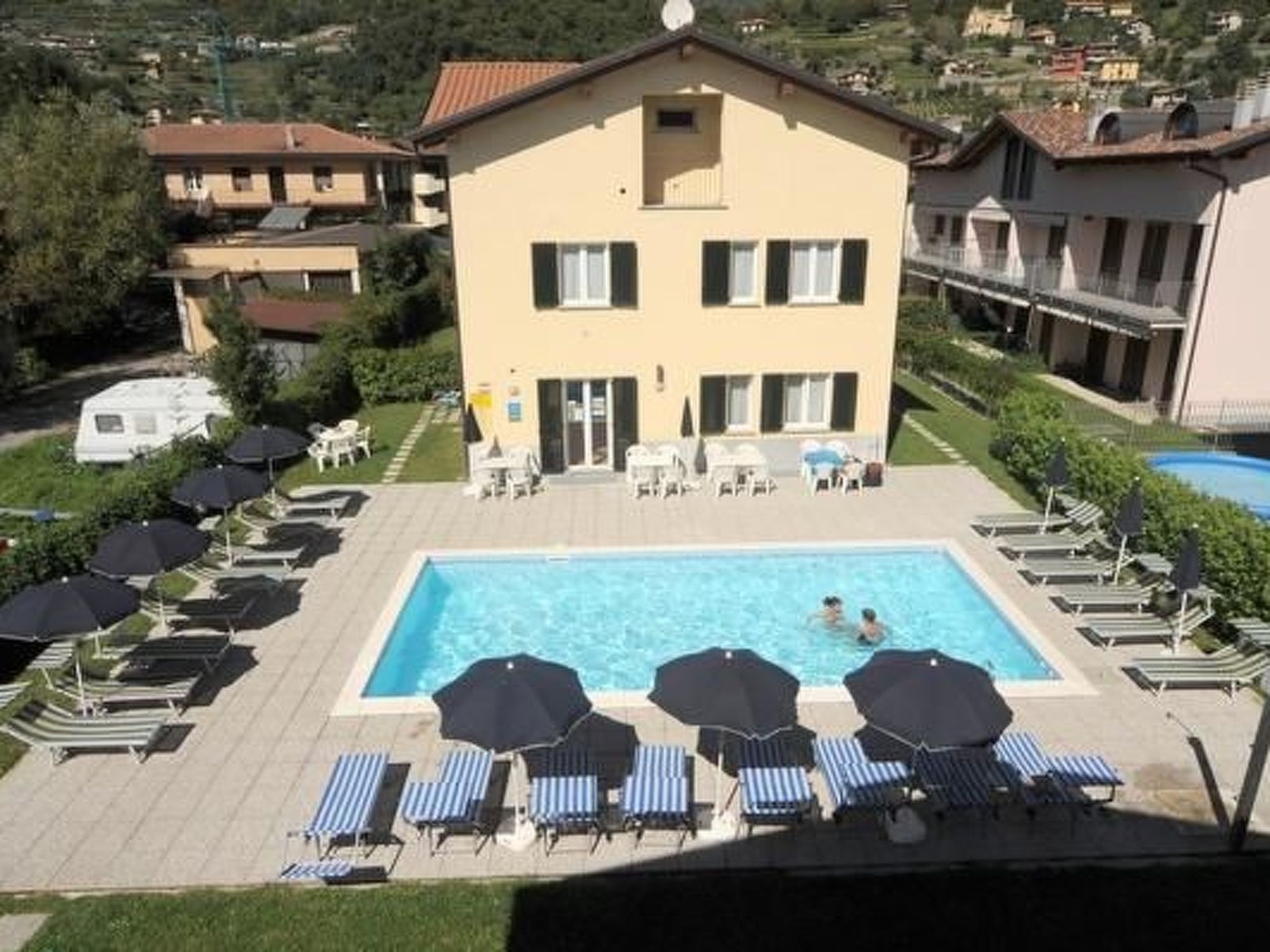 Angenehme Wohnung mit Garten und Pool-Binnen