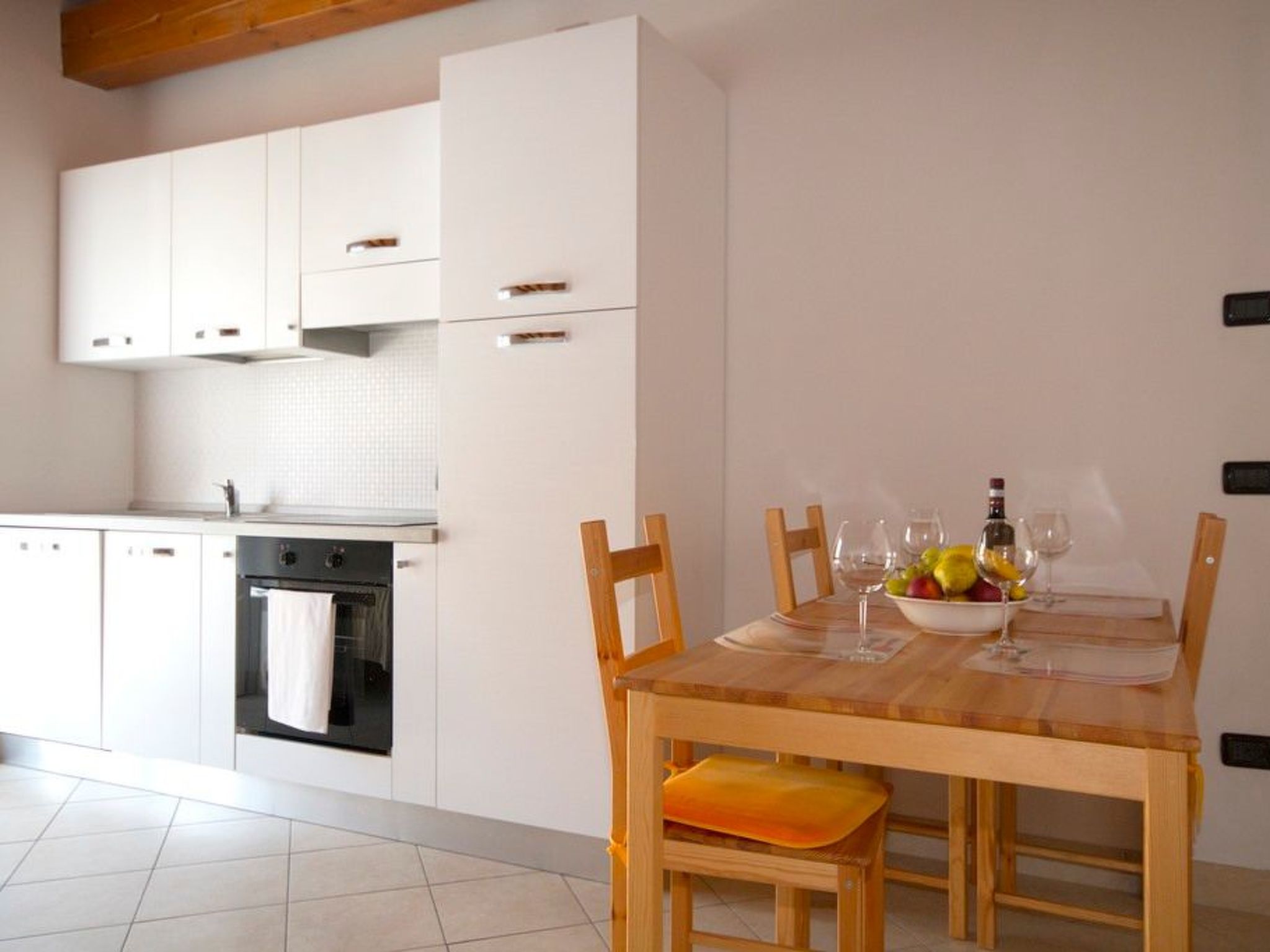 Lakeside Attic Apartment-Binnen