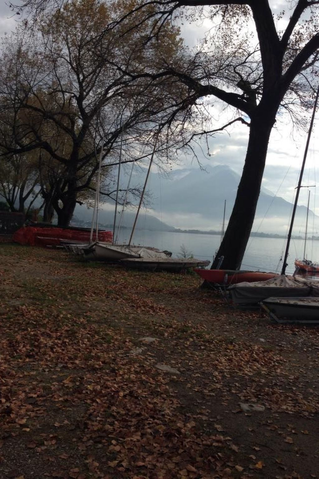 Lakeside Attic Apartment-Binnen