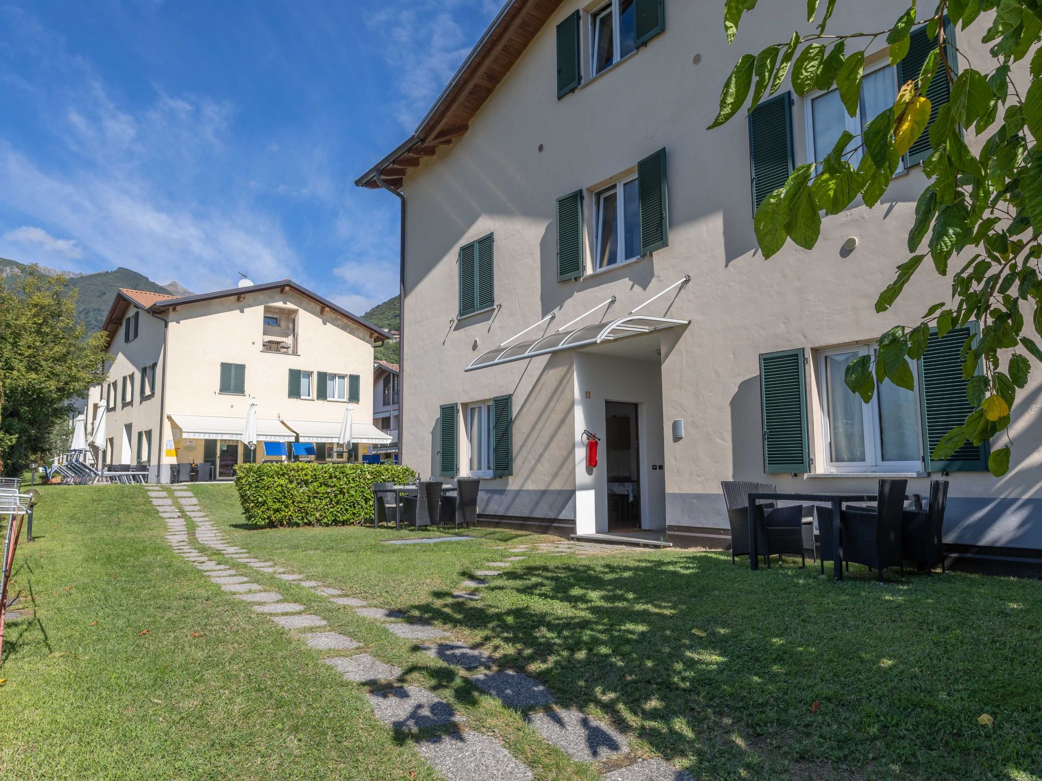 Lakeside Attic Apartment-Binnen