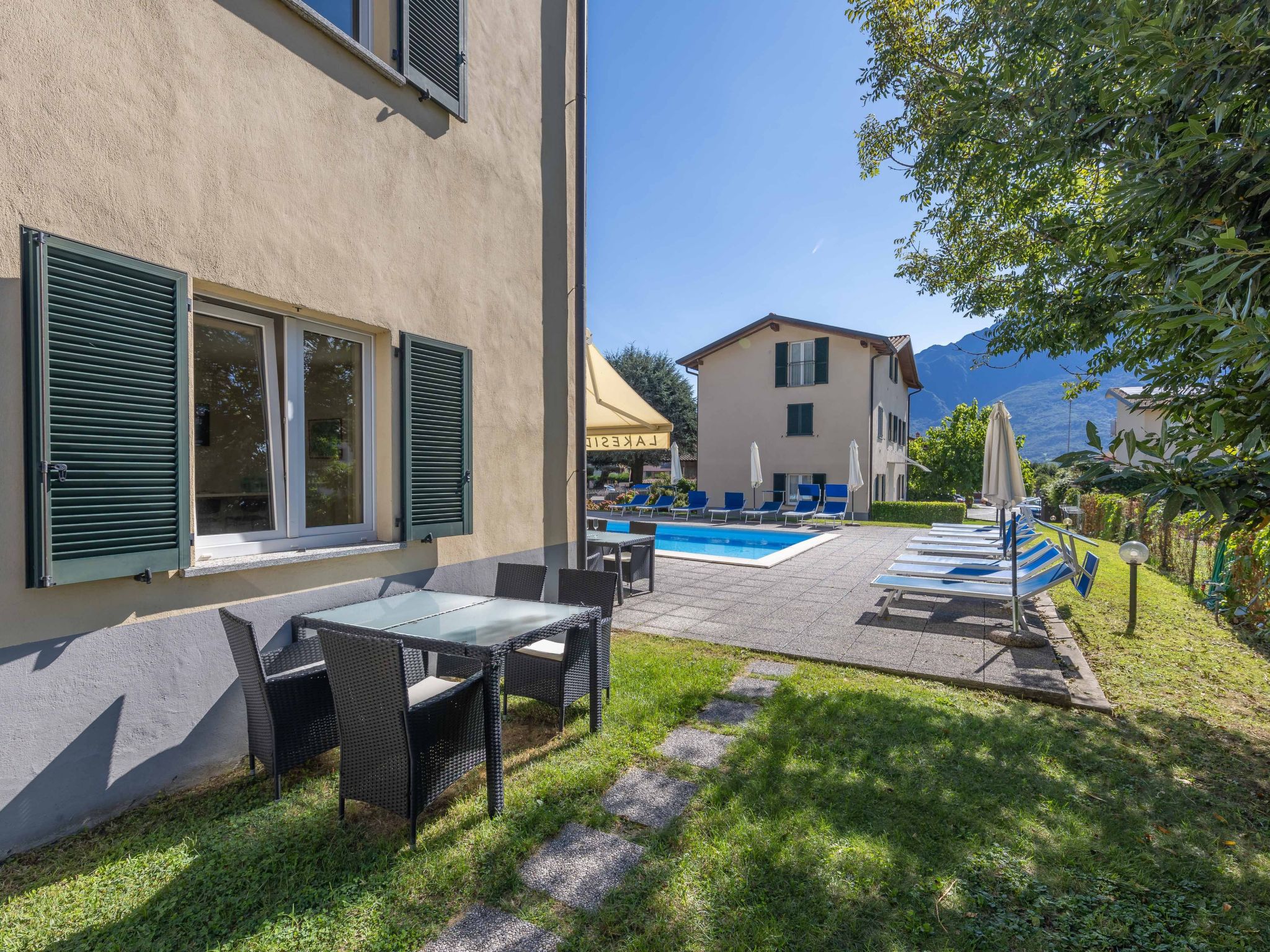 Lakeside Attic Apartment-Binnen